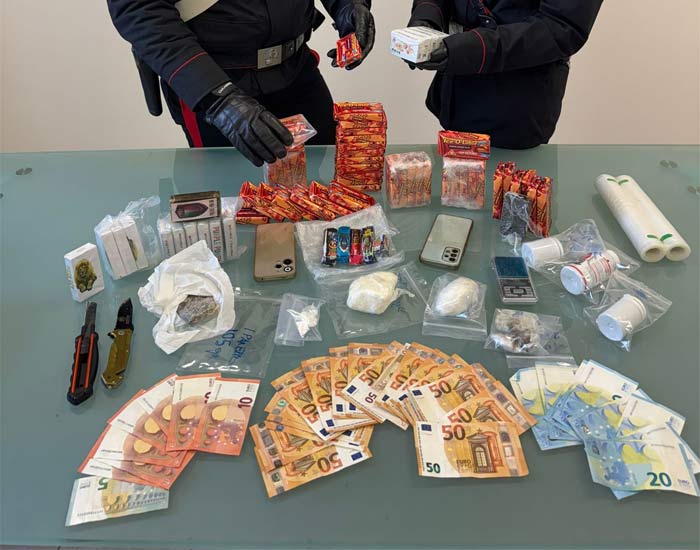 Senza fissa dimora accusato di spaccio di sostanze stupefacenti