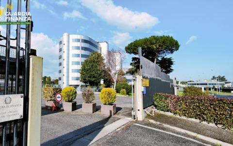 Portavano a termine frodi informatiche per sostenere diverse famiglie legate al clan dei Casalesi