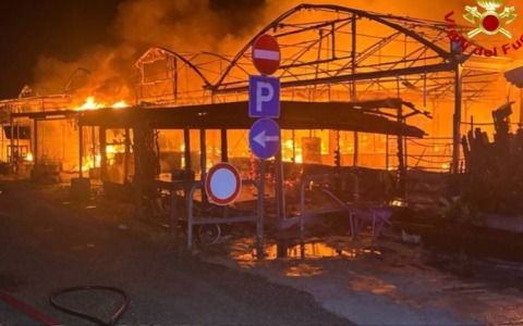 A fuoco azienda agricola: distrutte diverse strutture serricole