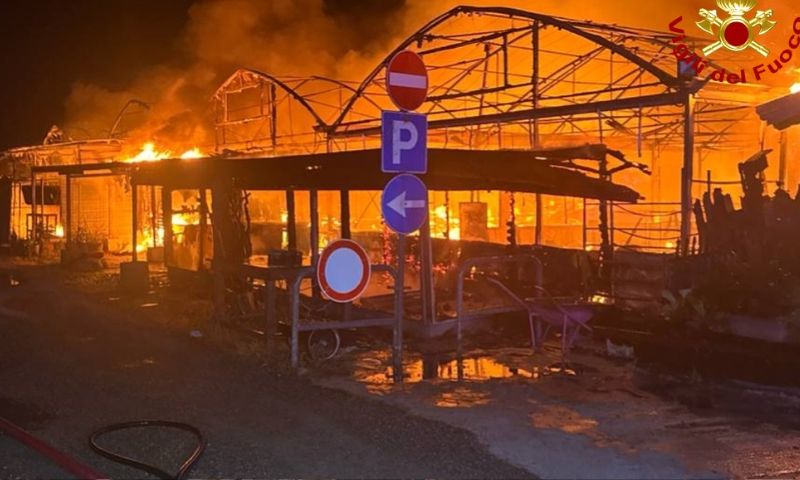 A fuoco azienda agricola: distrutte diverse strutture serricole
