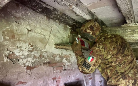 Scoperte due residui di bombe a mano in una cantina