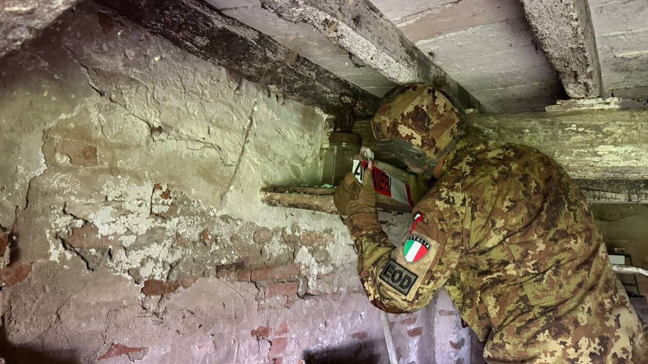 Scoperte due residui di bombe a mano in una cantina