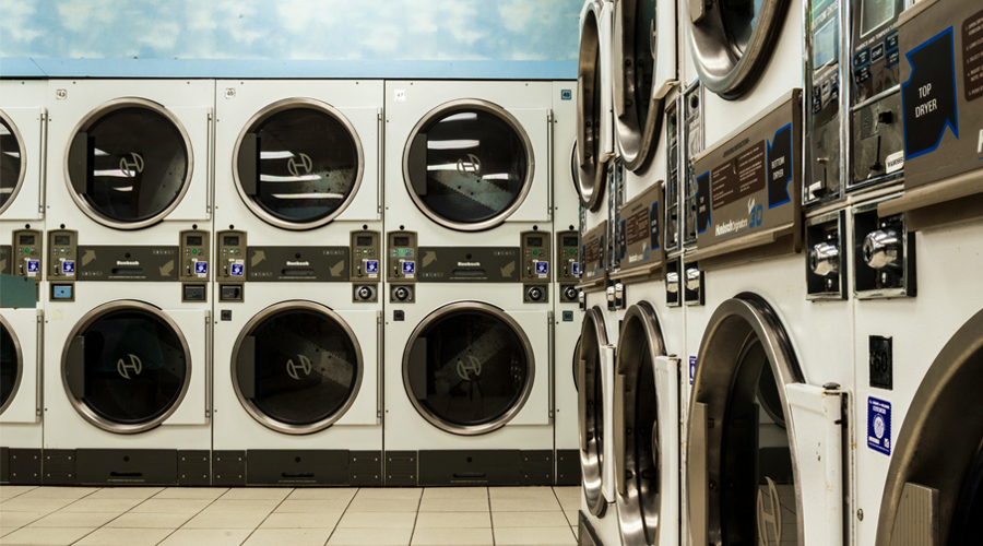 Dpi e abiti professionali: perché il lavaggio industriale è fondamentale per la sicurezza dei lavoratori