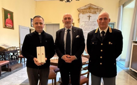 L’Olio del “Giardino della memoria” donato all’arcivescovo di Modena