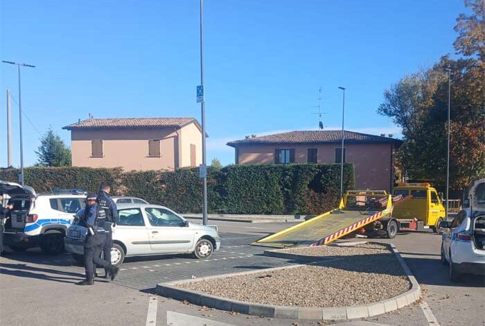 La Polizia locale recupera un’auto rubata con targhe false
