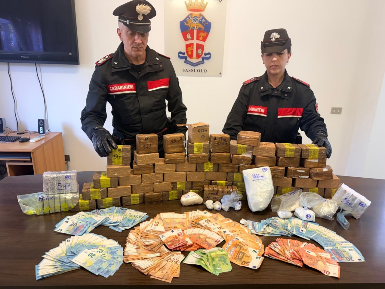 Arrestato giovane in possesso di un ingente quantitativo di hashish e cocaina