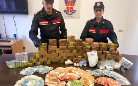 Arrestato giovane in possesso di un ingente quantitativo di hashish e cocaina