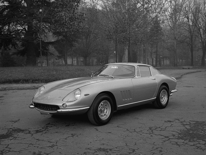 Ferrari Legacy Tour, in piazza la leggendaria 275