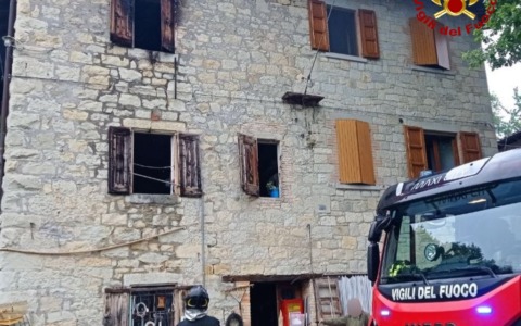 A fuoco un appartamento in via Case Zuccarini