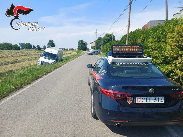 Scontro tra furgone e auto nel mantovano: coinvolti due carpigiani