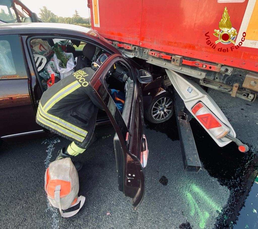 Incidente stradale sulla A22 a poca distanza dal casello: un ferito