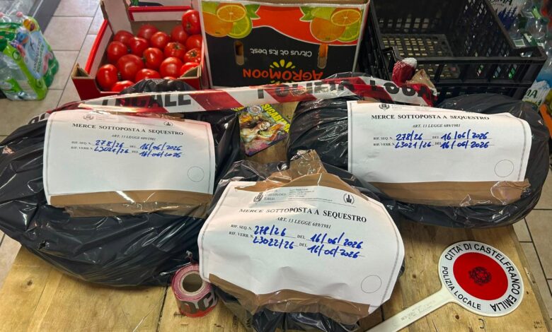 Castelfranco Emilia, sequestrati 50 kg di merce in un negozio del centro storico