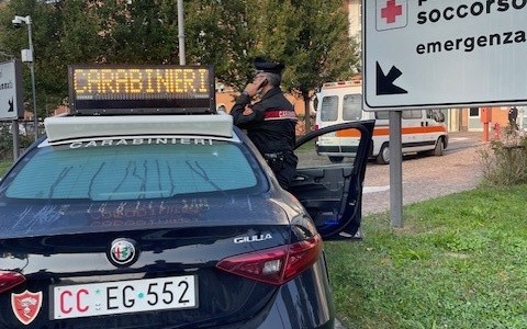 Nonna muore mentre accudisce la nipote di 8 mesi. A dare l’allarme la neonata con continui lamenti