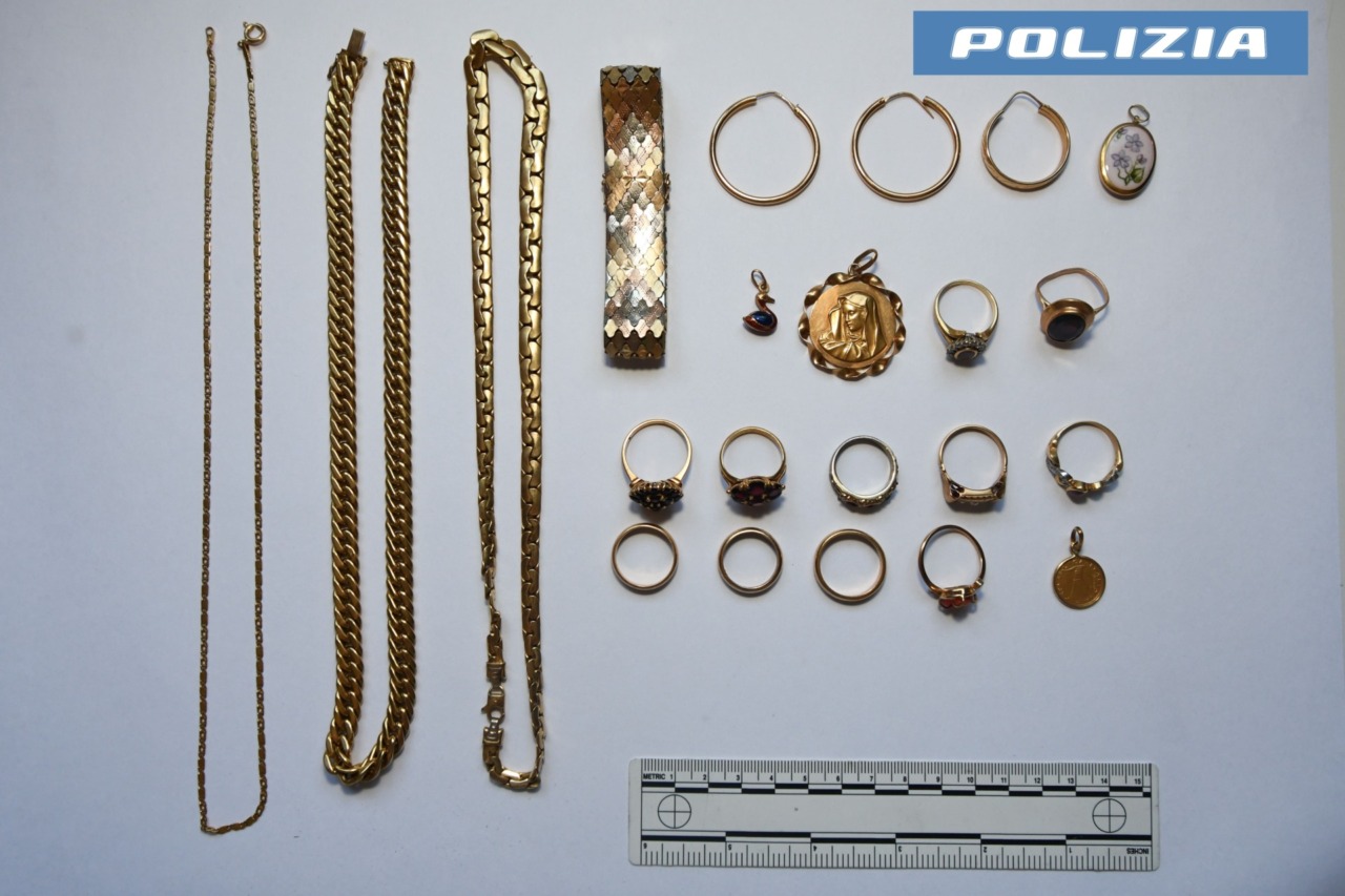 Derubata da un finto carabiniere con l’accusa di essere una rapinatrice