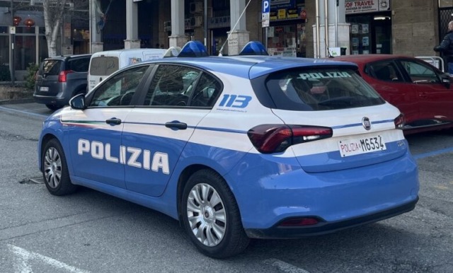 Su un autobus con tutto il necessario per fare le dosi