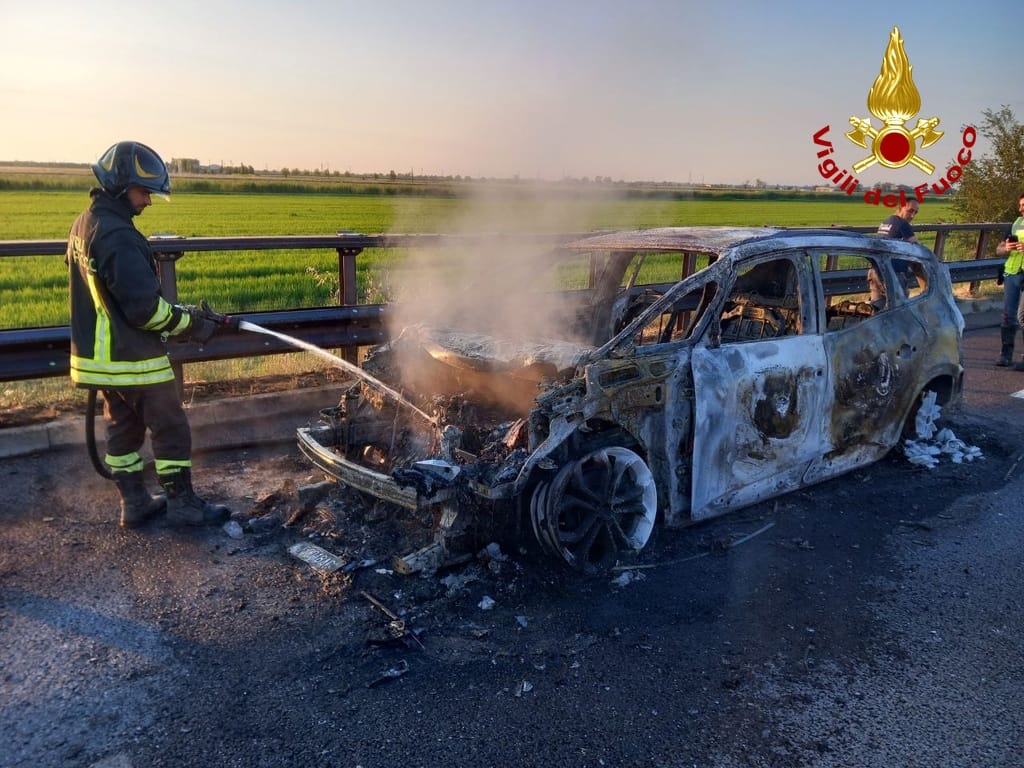 A fuoco un’autovettura sull’Autobrennero
