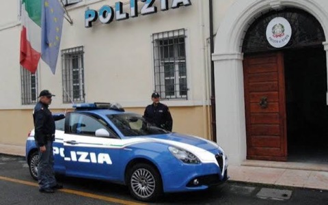 Fermato durante un controllo notturno viene trovato con una mazza lunga 60 centimetri