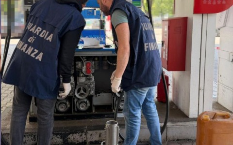 Guardia di Finanza: Un distributore su tre in provincia di Modena presenta delle irregolarità