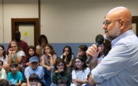 Mezzetti agli studenti: “Non smettete mai di farvi delle domande”