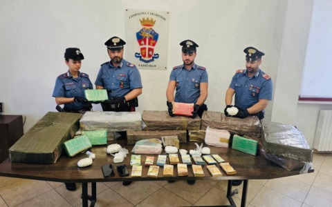 Maxi sequestro di cocaina e hashish per un valore di oltre due milioni di euro