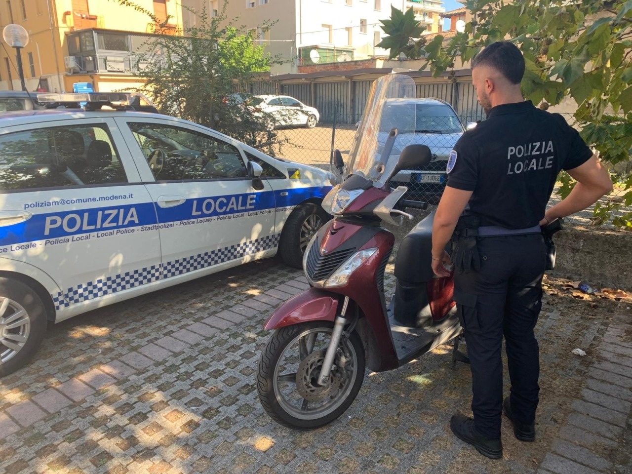 Motociclo rubato recuperato dalla Polizia locale e restituito al proprietario