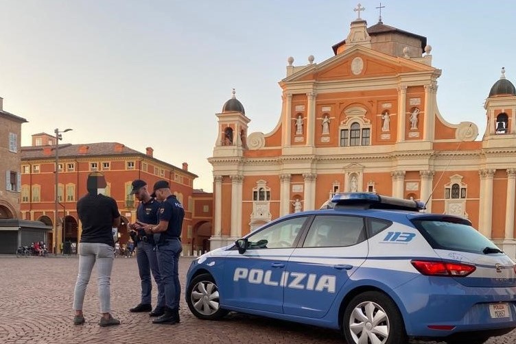 Controlli straordinari della Polizia di Stato contro lo spaccio e la presenza di irregolari