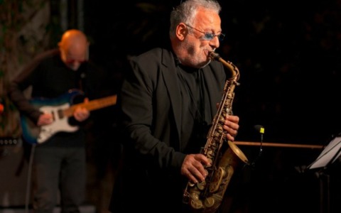 Modena omaggia il jazz e la canzone napoletana con il sax di Marco Zurzolo