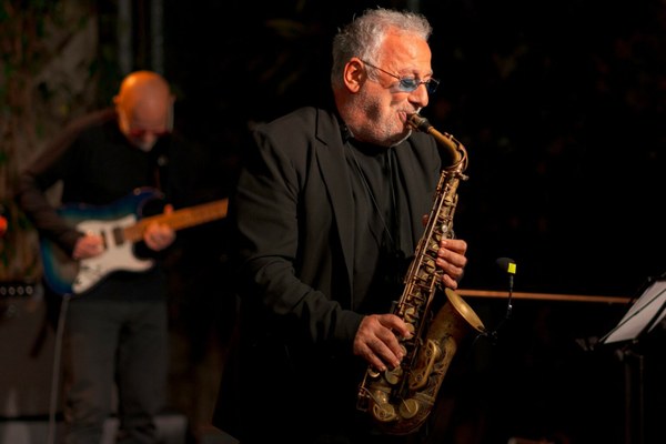 Modena omaggia il jazz e  la canzone napoletana con il sax di Marco Zurzolo
