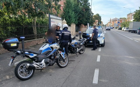 Maxi multa per conducente che non si è fermato all’alt