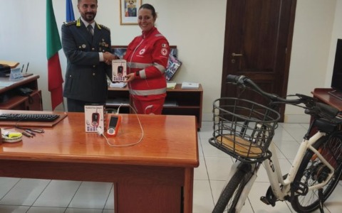 La GDF di Modena dona saturimetri e una city bike alla Croce Rossa