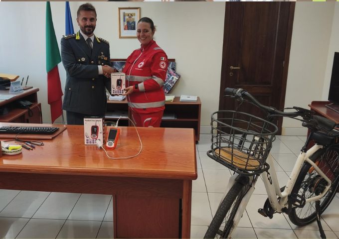 La GDF di Modena dona saturimetri e una city bike alla Croce Rossa