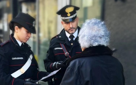 Finti carabinieri tentano di truffare due anziani ma vengono smascherati dai veri militari