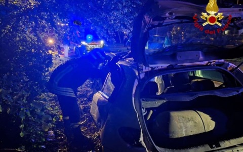 Scontro tra quattro auto in via degli Estensi: grave un automobilista
