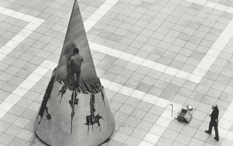 Arnaldo Pomodoro in cento scatti originali